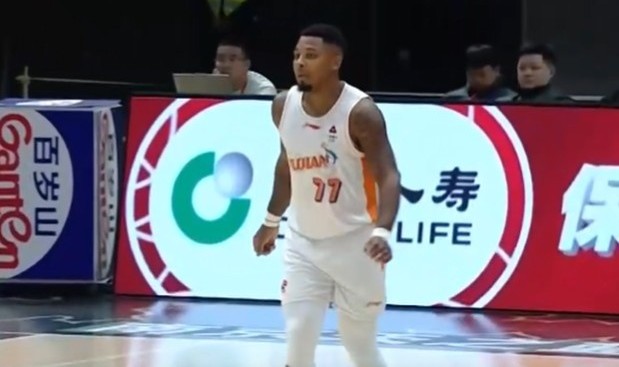 九游游戏中心-超级得分手！皮特森半场15分钟 9中5&amp;罚球7中7砍下20分4板3助