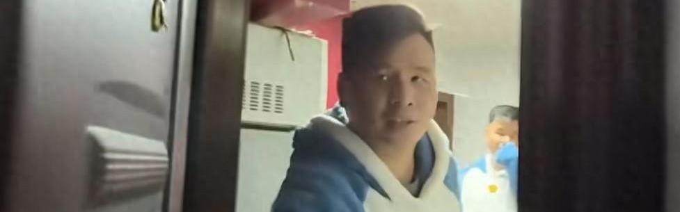 上海40岁双胞胎兄弟，同居30年不结婚，哥哥扮演老公 弟弟是老婆